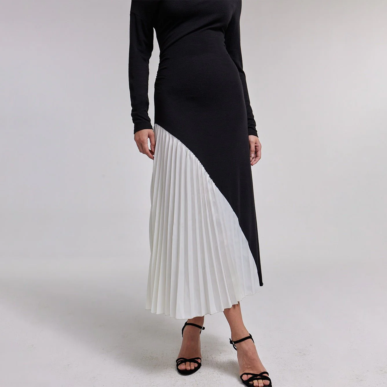 Asymmetric Neckline Pleated Maxi Dress - Image 3