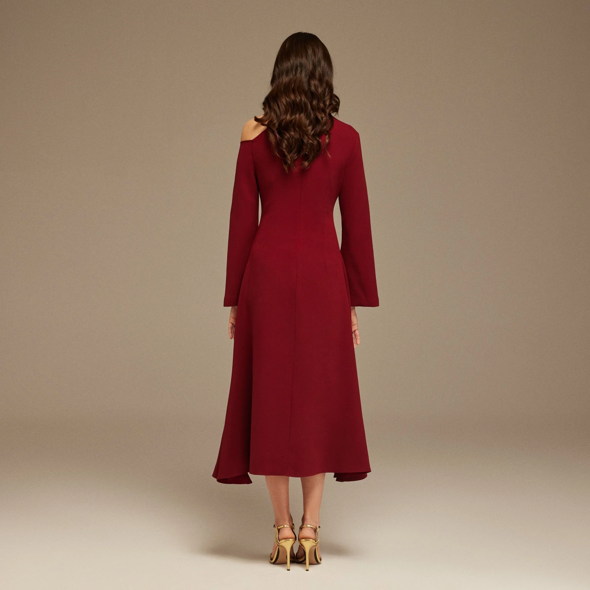 Burgundy Bare shoulder Crepe Midi dress - Image 4