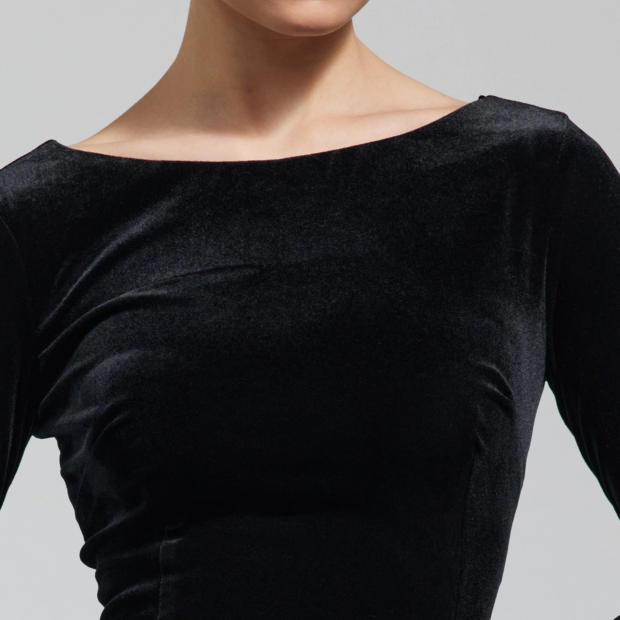 Black Fitted Gown With Extra Long Sleeves - Image 4