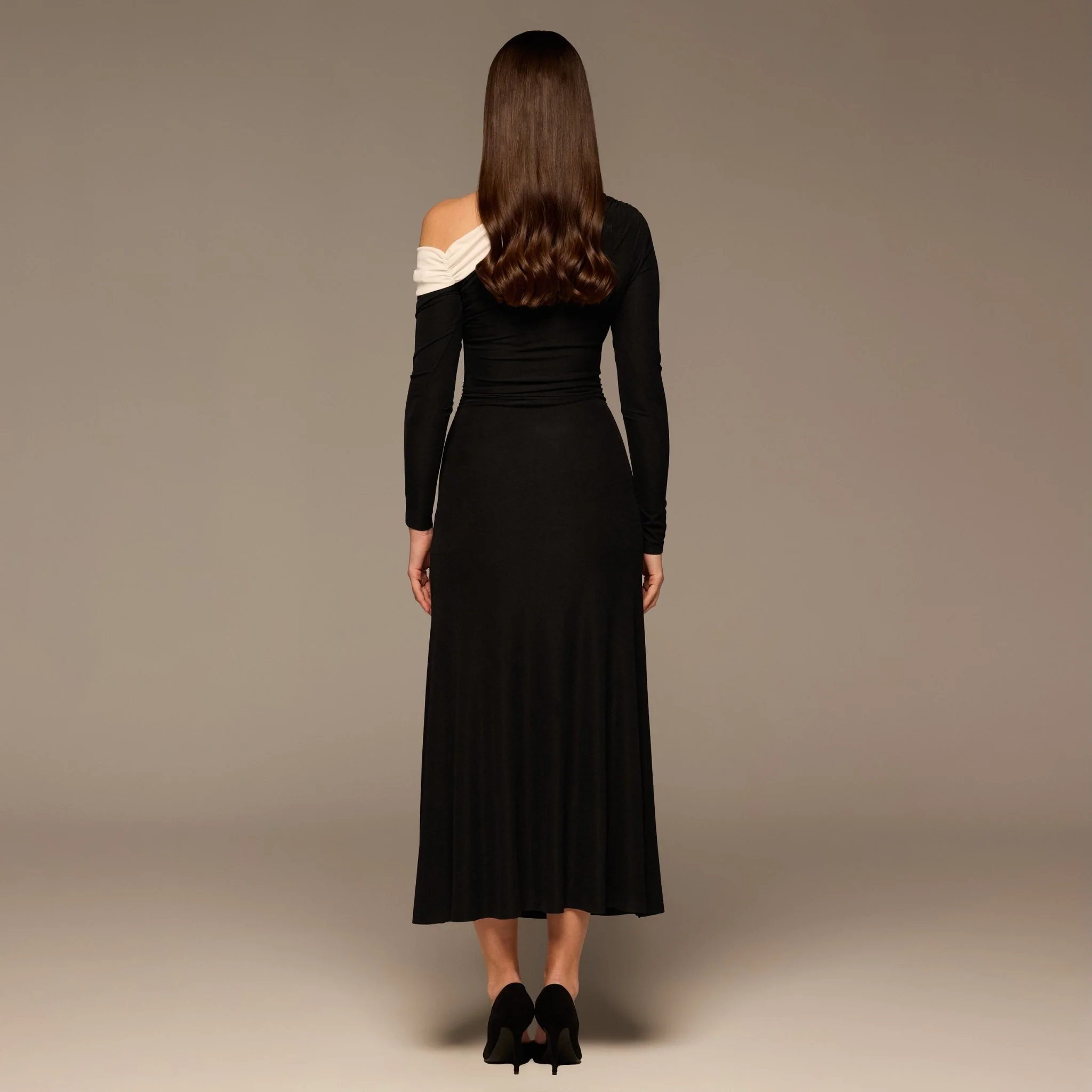 Black & White Off Shoulder Ruched Maxi Dress - Image 4