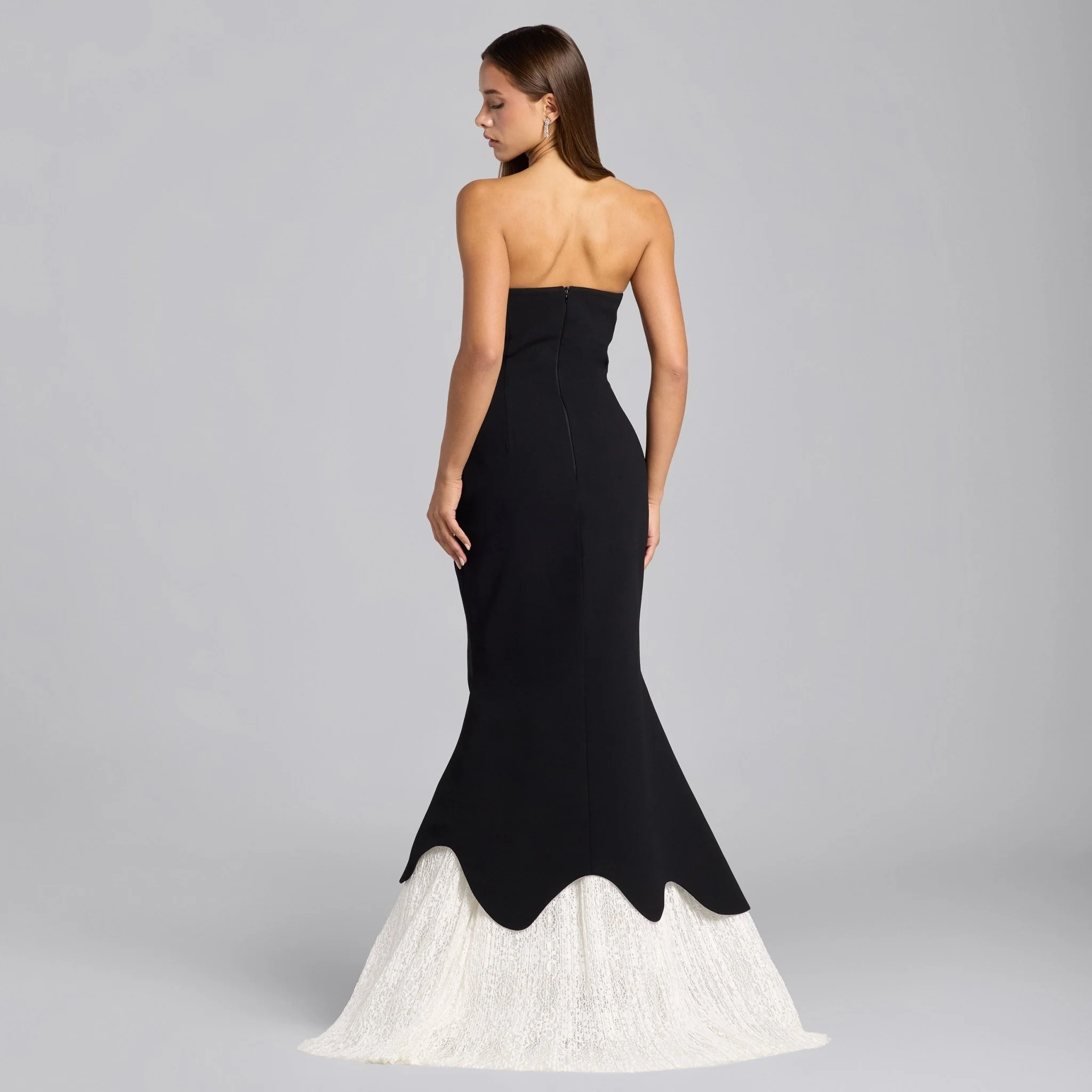 Black & White Crepe-Lace Mermaid Gown - Image 4