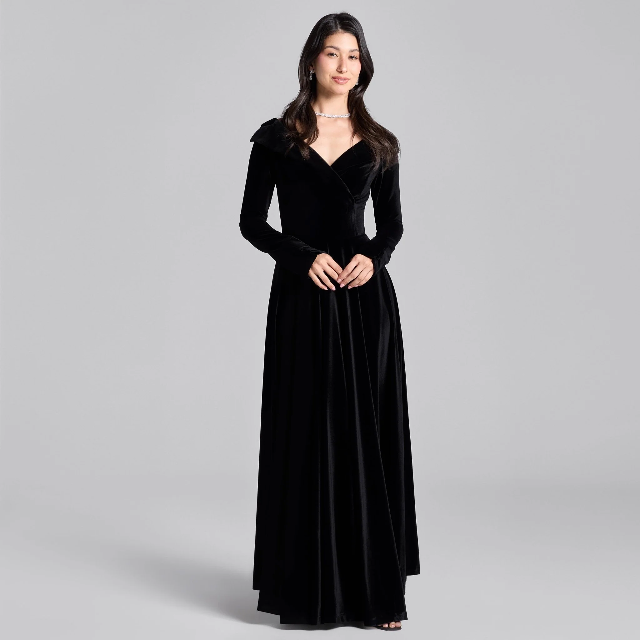 Black Wide V Neck Long Sleeve Velvet Midi Dress