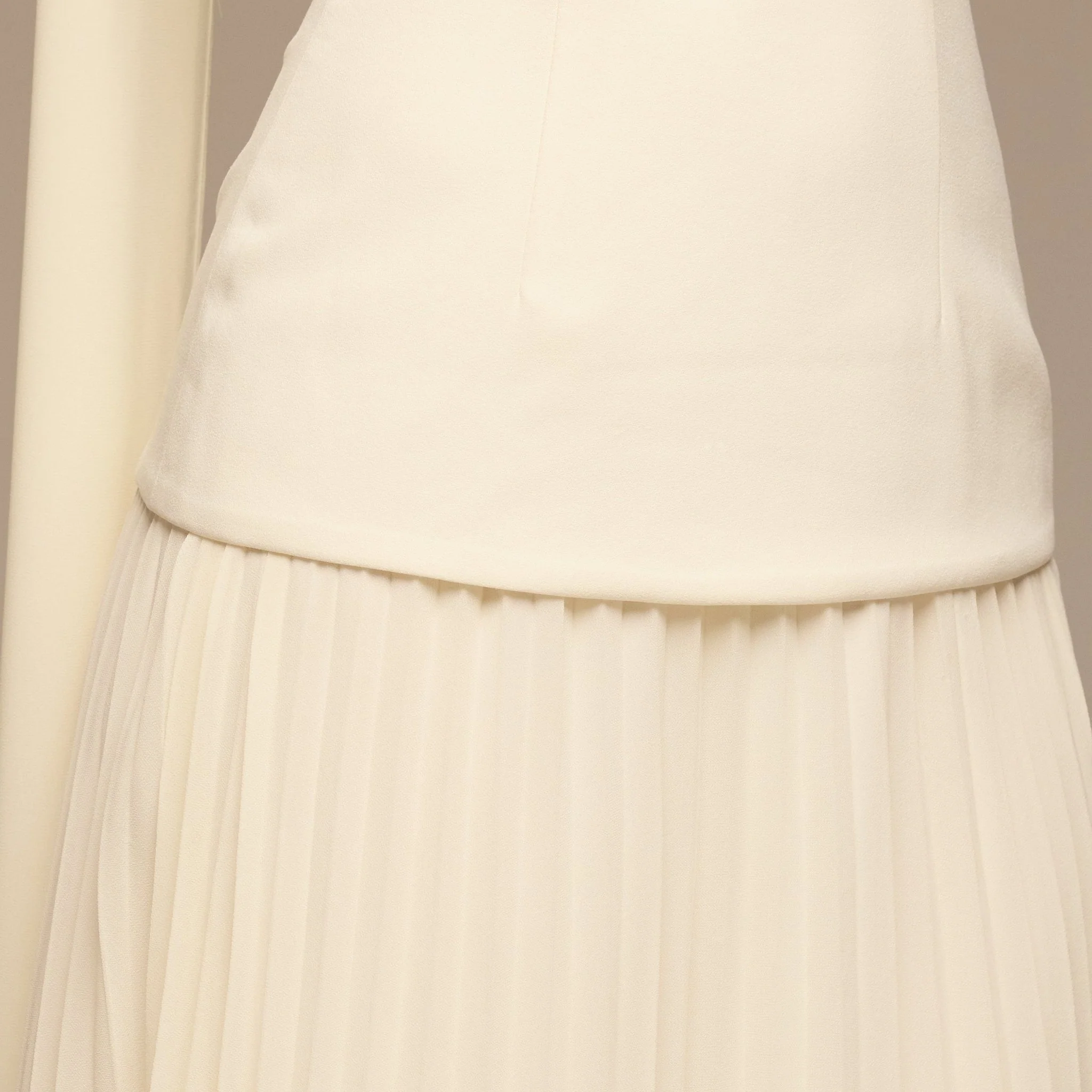 Ivory Crepe and Chiffon Pleated Dress with Scarf - Image 3