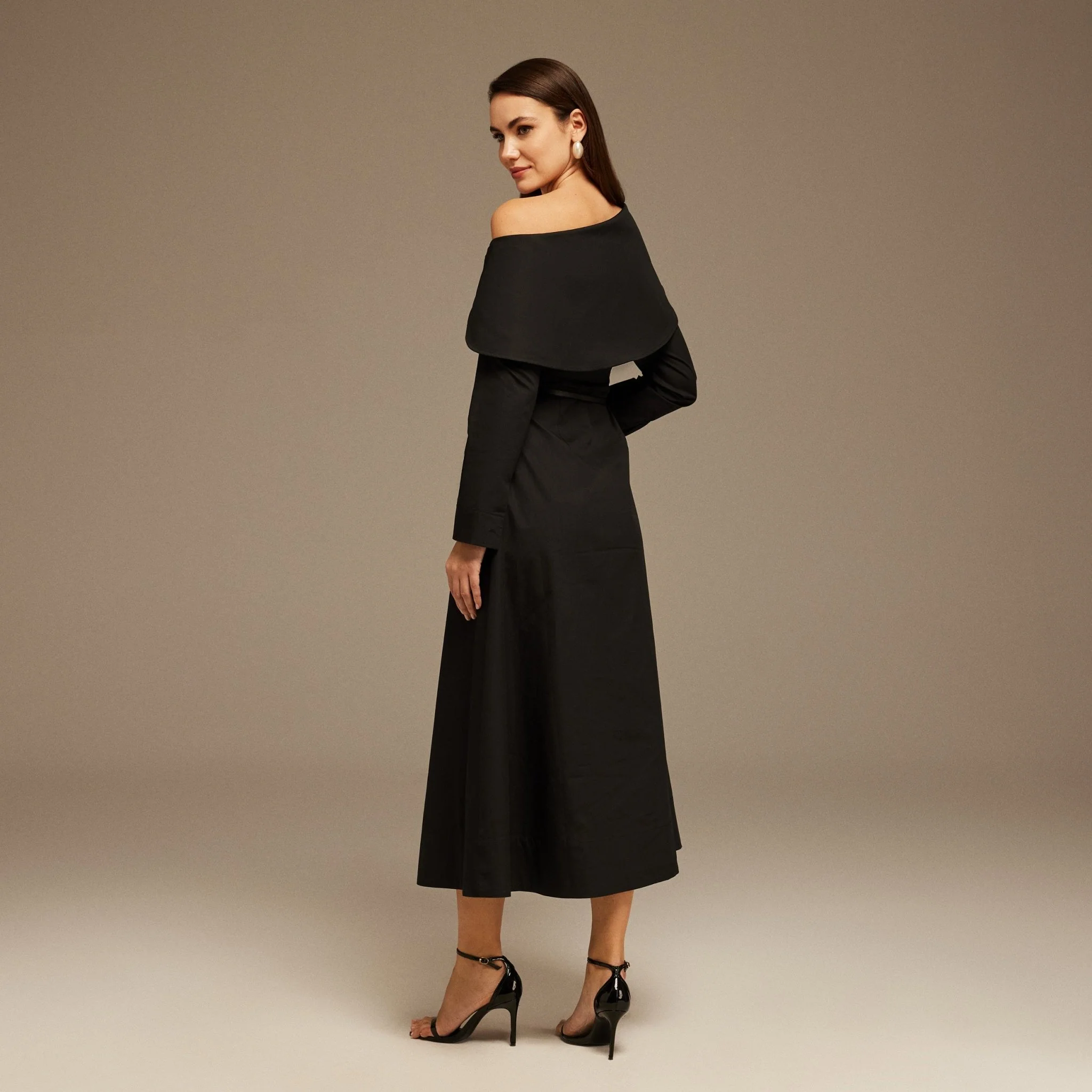 Maxi Dress with Folded Shoulders - Image 3
