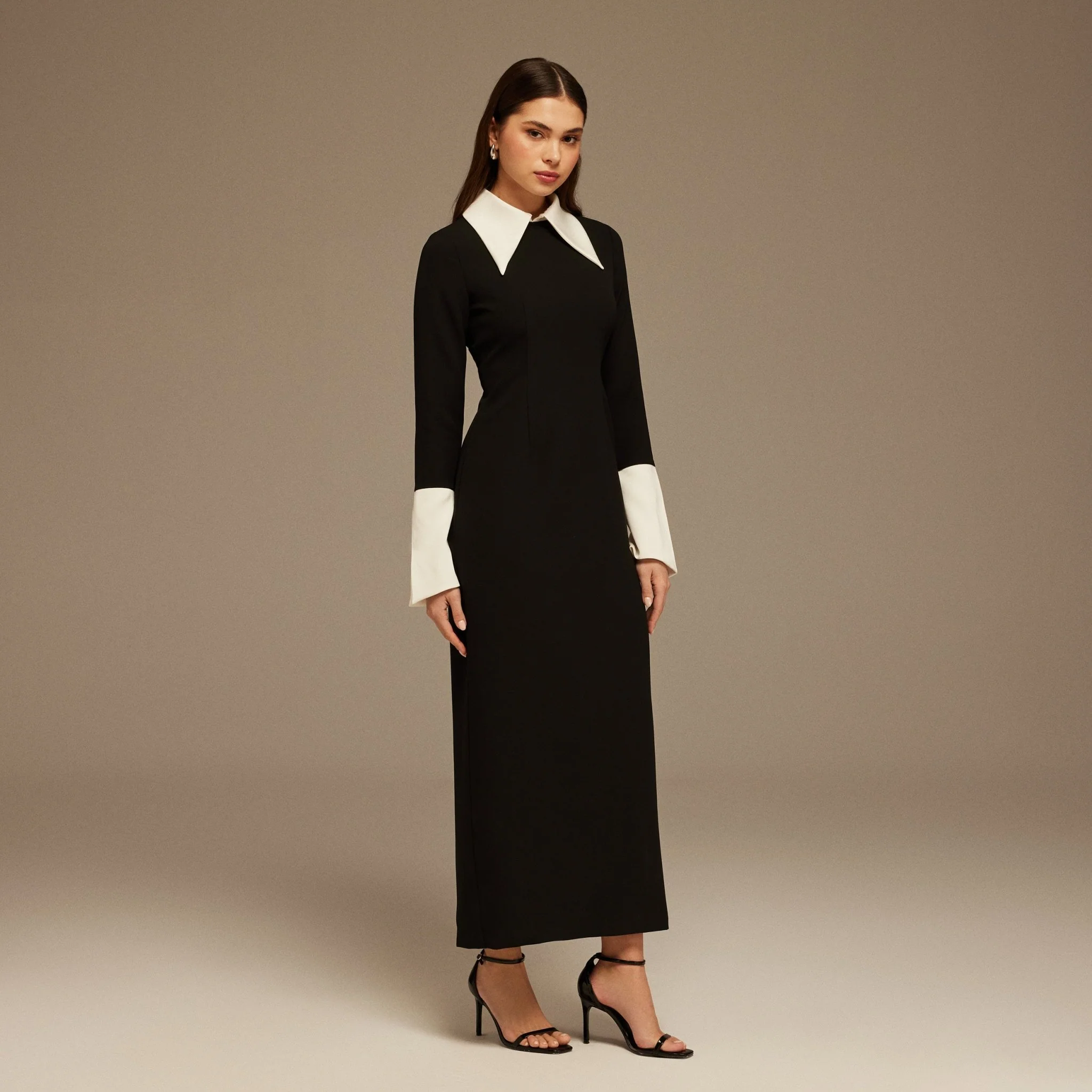 Maxi Dress with White Collar Details - Image 2