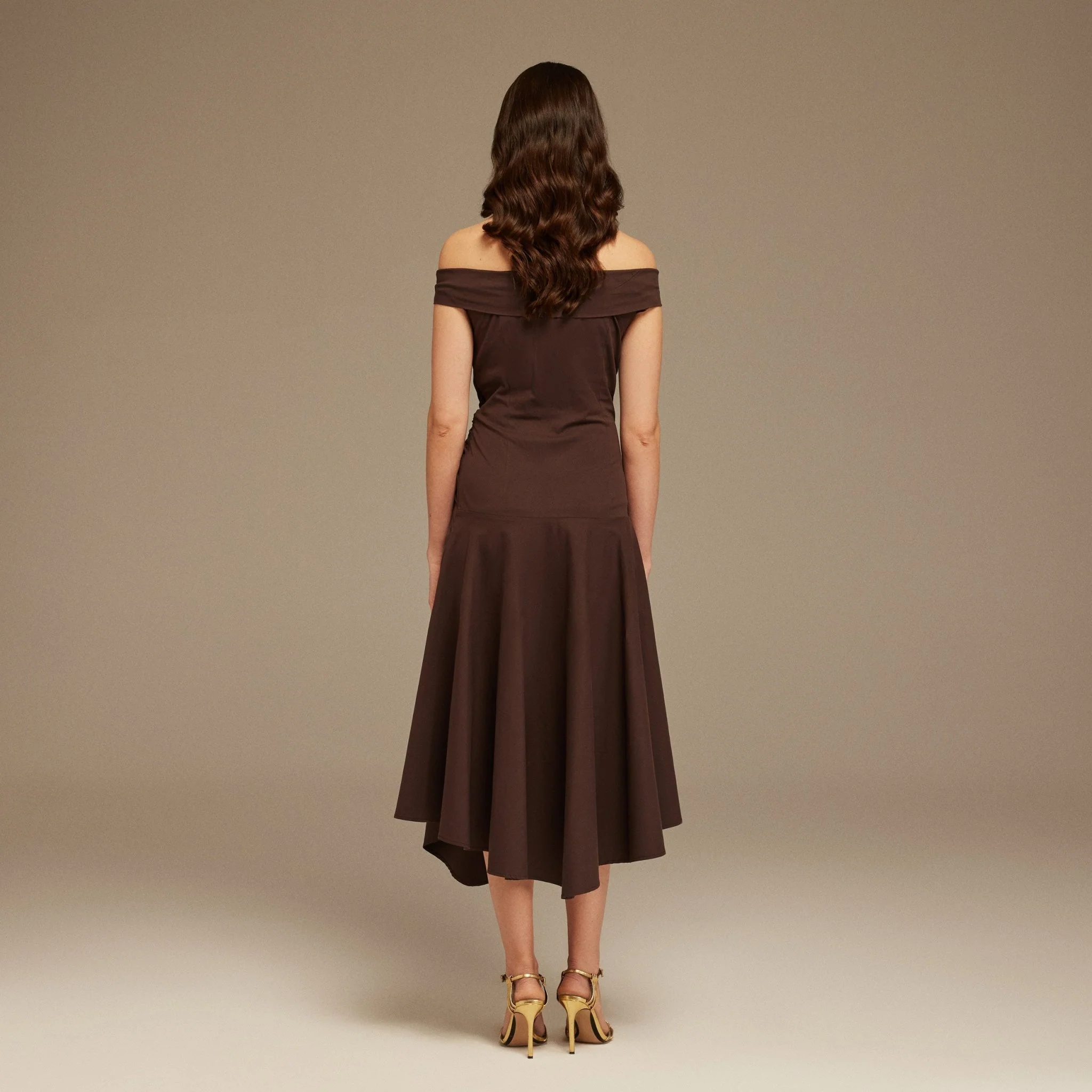 Brown Off-Shoulder Cotton Ruched Midi Dress - Image 3