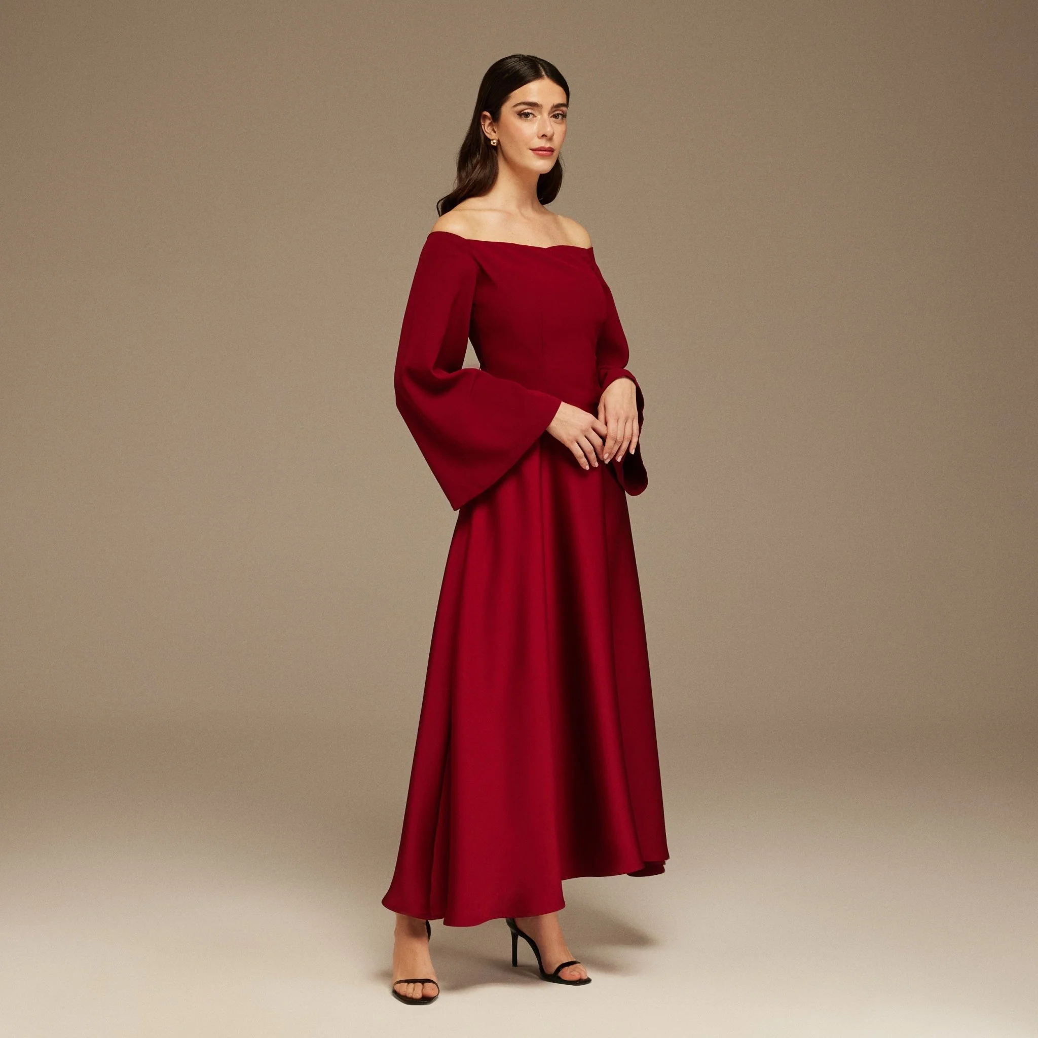Off-shoulder Maxi Dress with flowing sleeves - Image 2