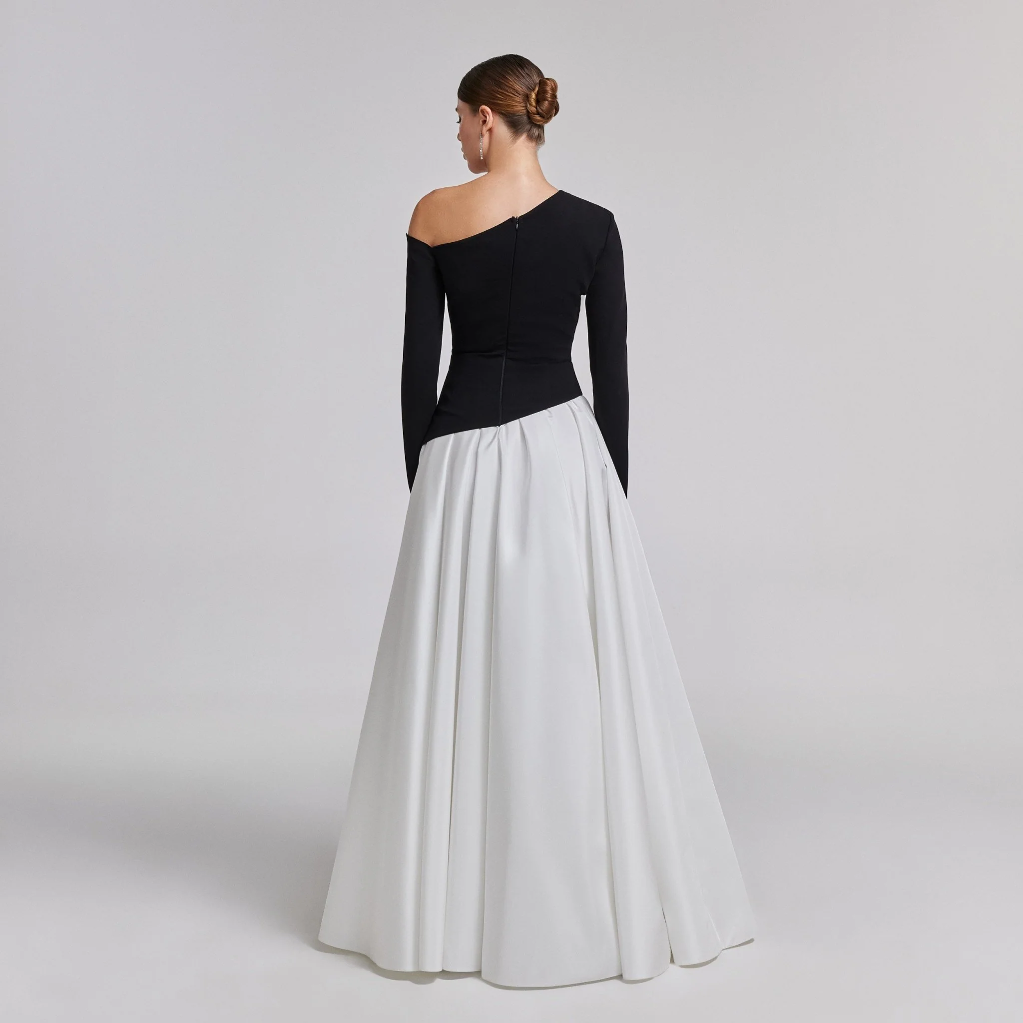 One-Shoulder Black & White Crepe and Taffeta Ball Gown - Image 2