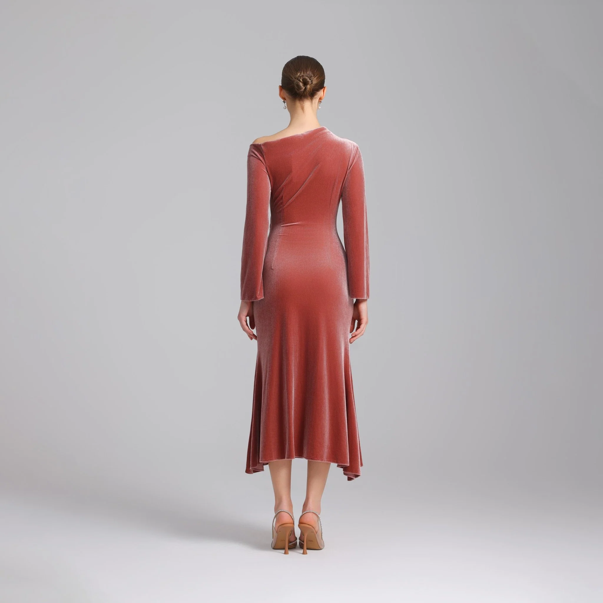 Pink Bare Shoulder Velvet Midi Dress - Image 4