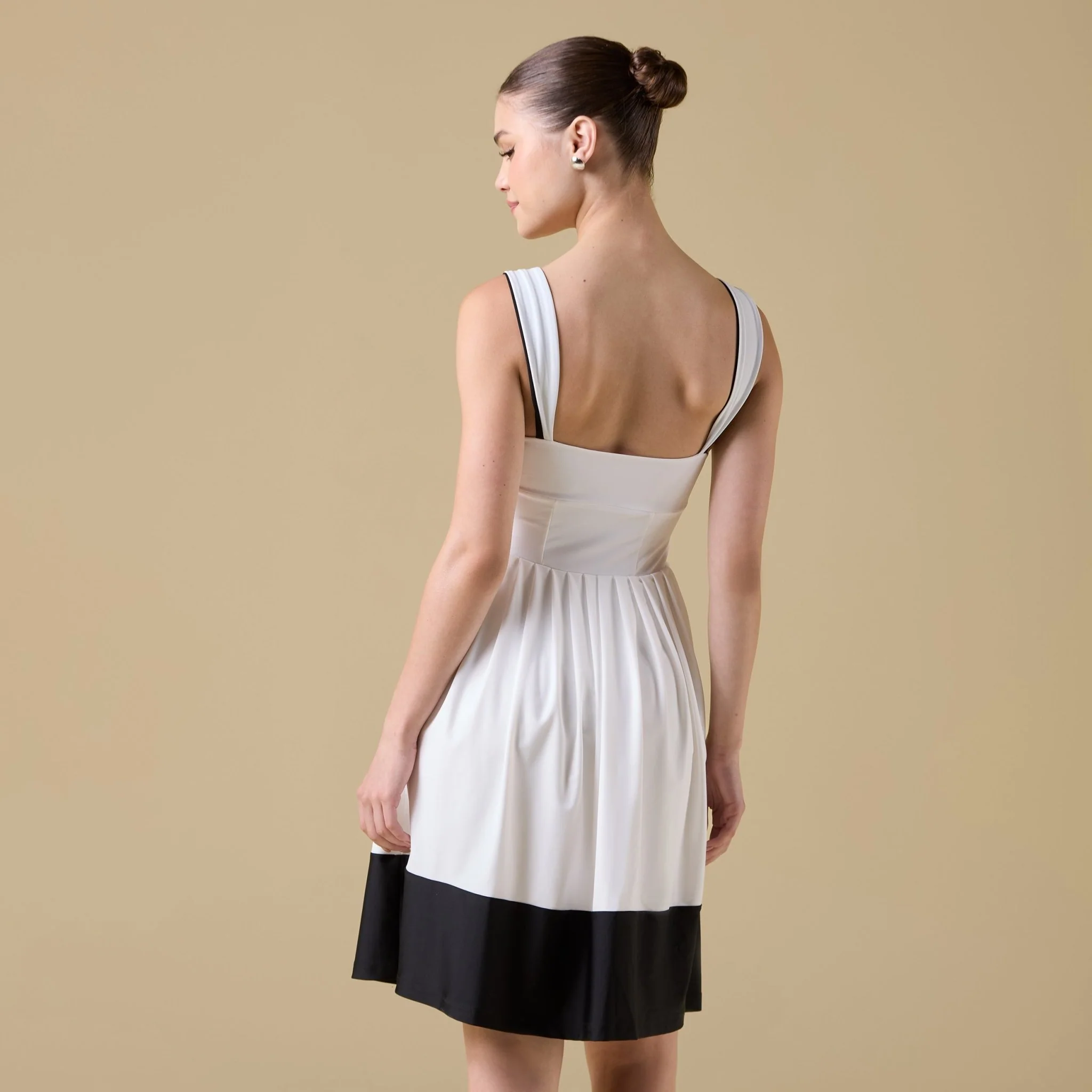 White Pleated Sleeveless Swimwear - Image 5