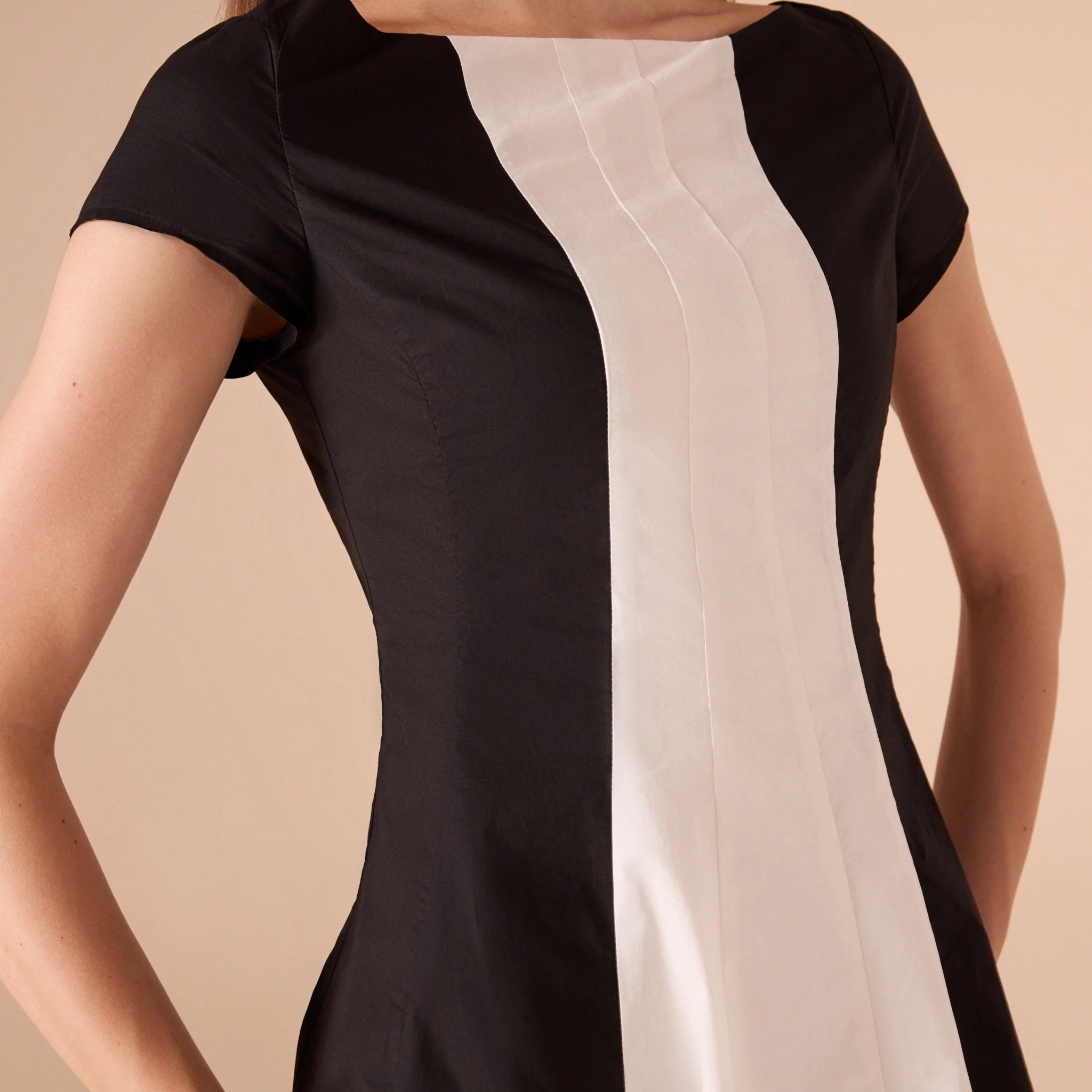 Short Sleeve Fitted Waist A-line Dress - Image 2