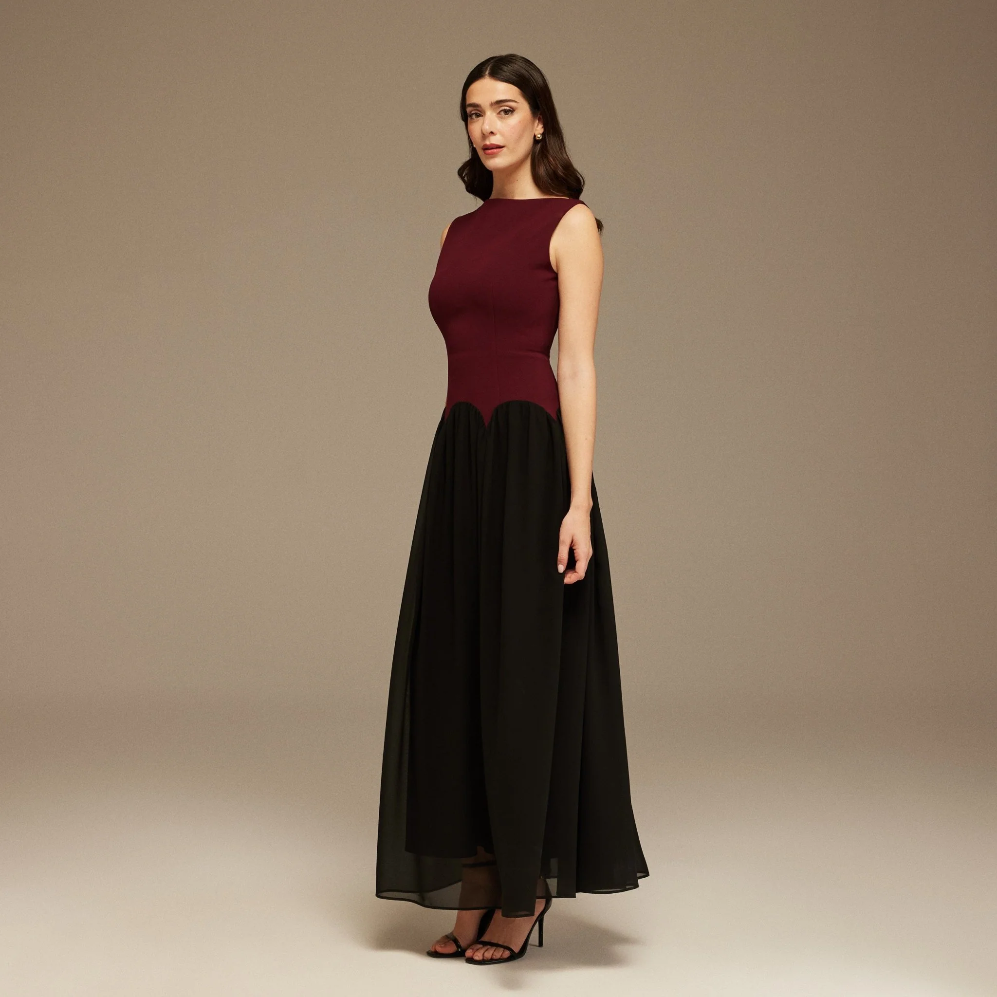 Black & Burgundy Sleeveless Crepe And Chiffon Pleated Dress - Image 2