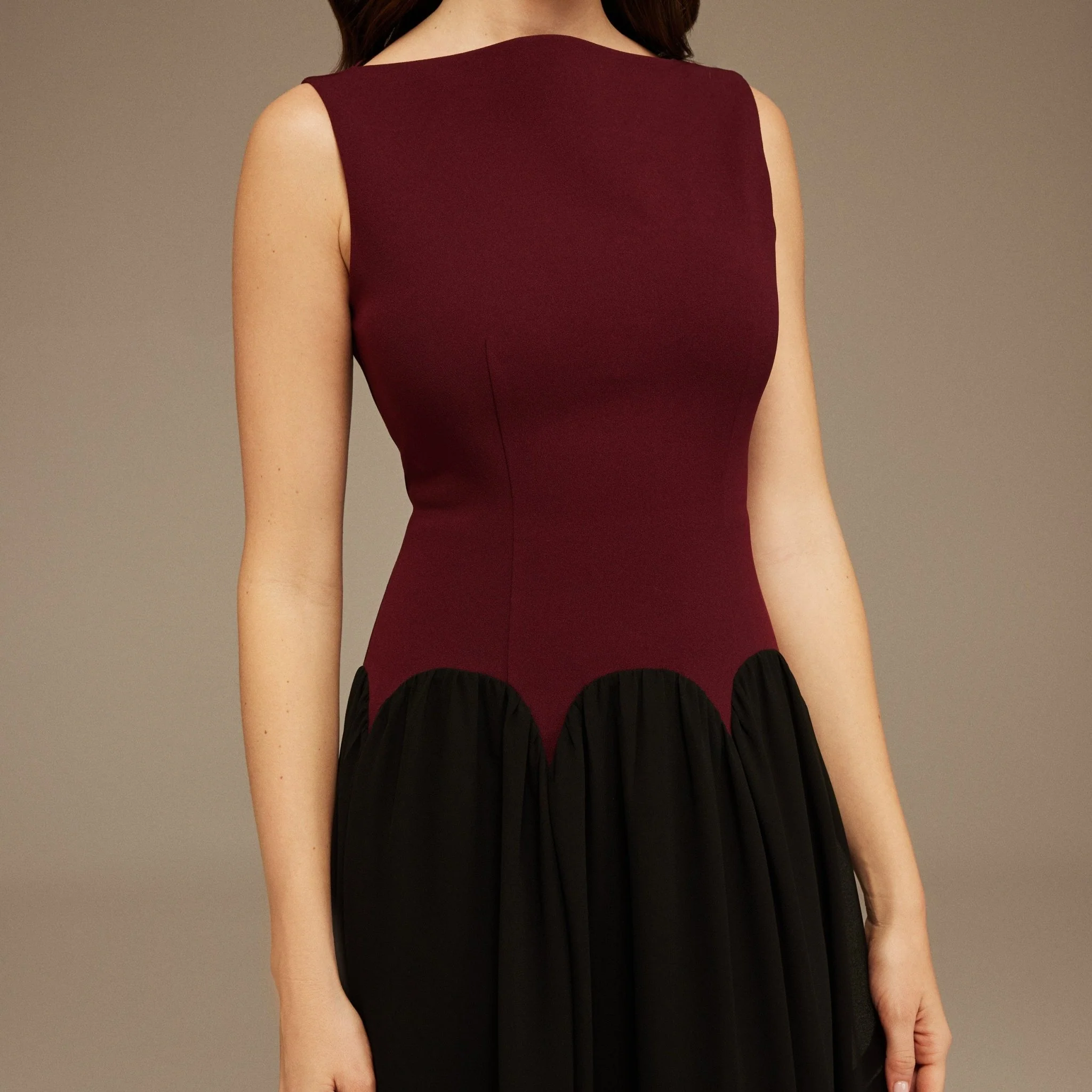 Black & Burgundy Sleeveless Crepe And Chiffon Pleated Dress - Image 3