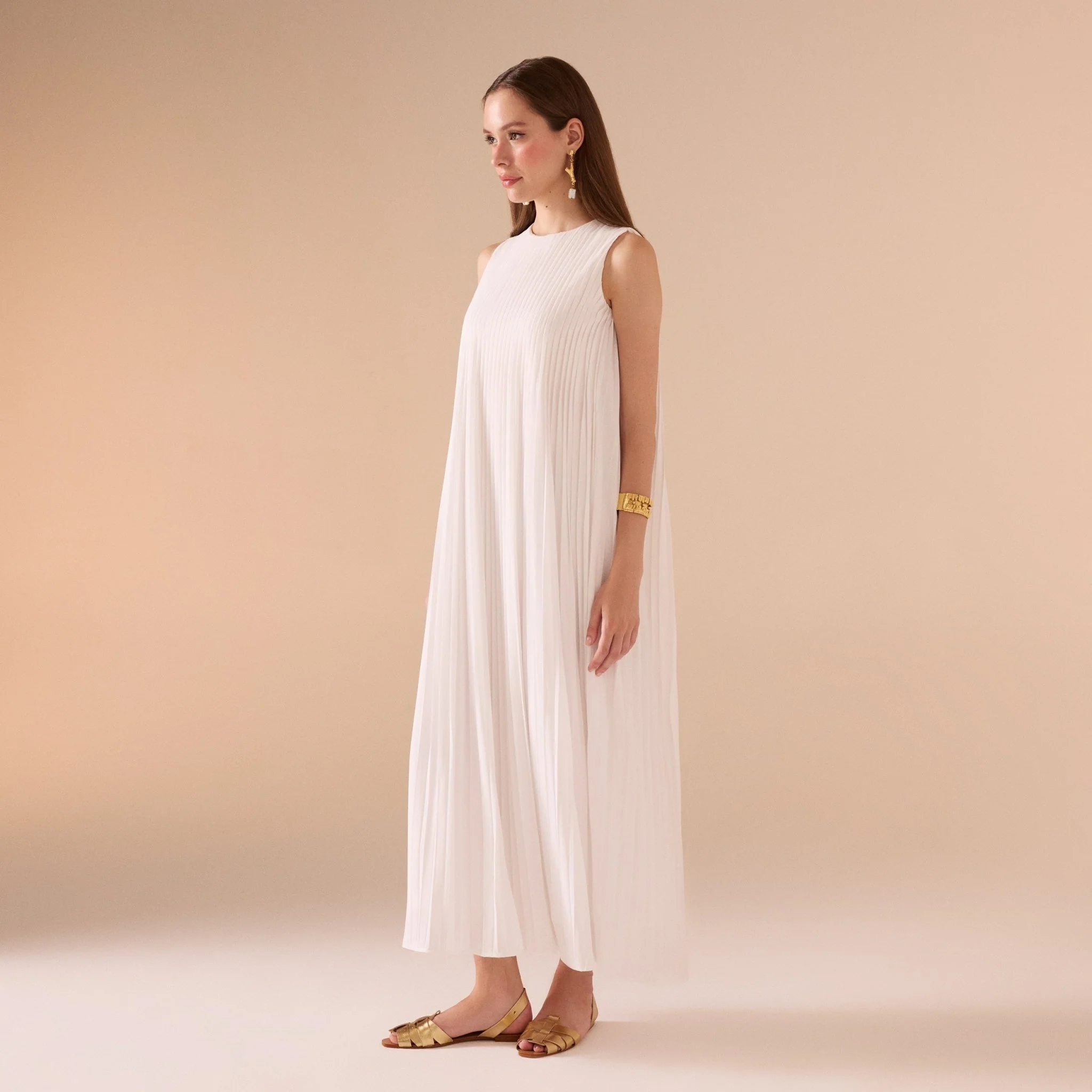 Sleeveless Crepe Pleated Dress - Image 10