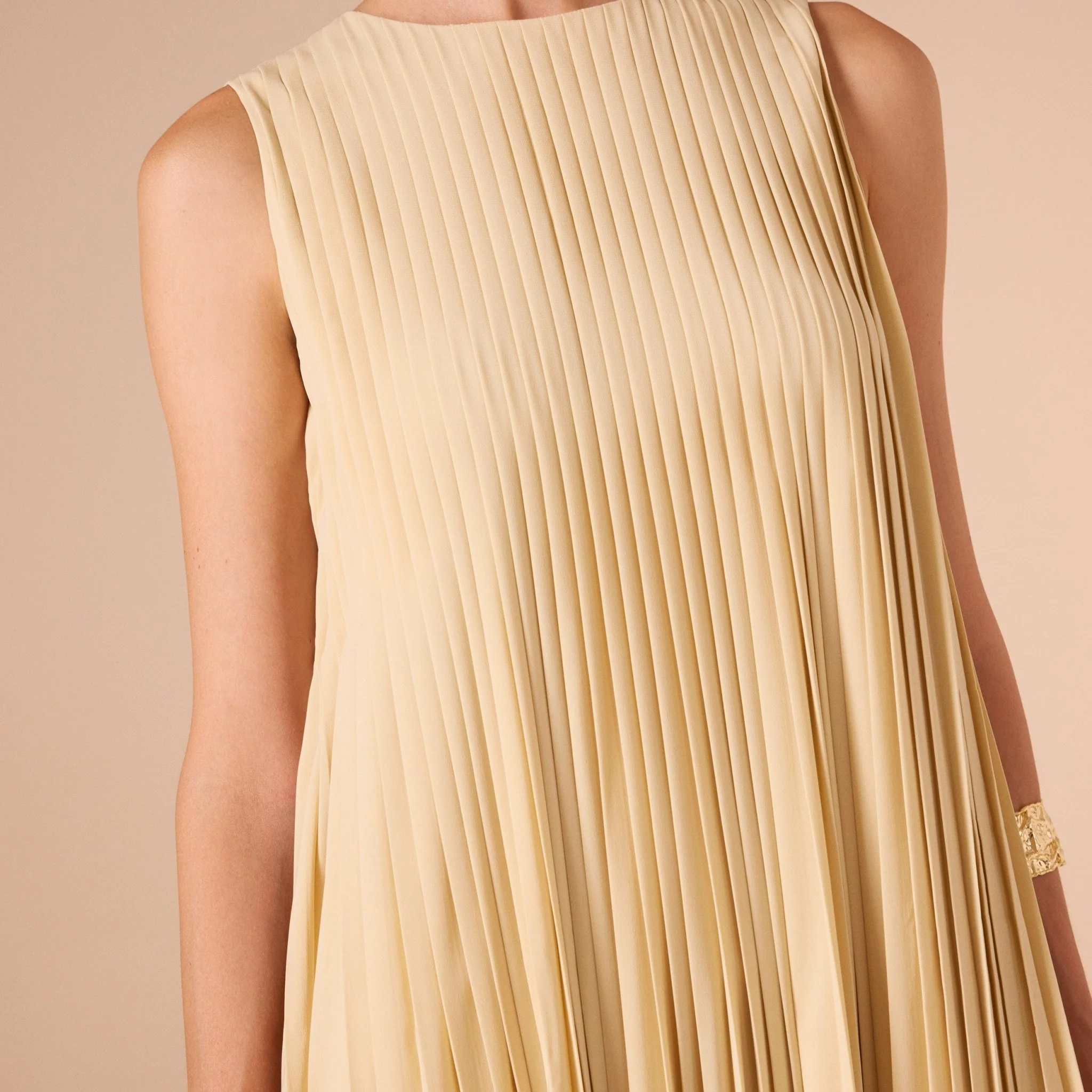 Sleeveless Crepe Pleated Dress - Image 8