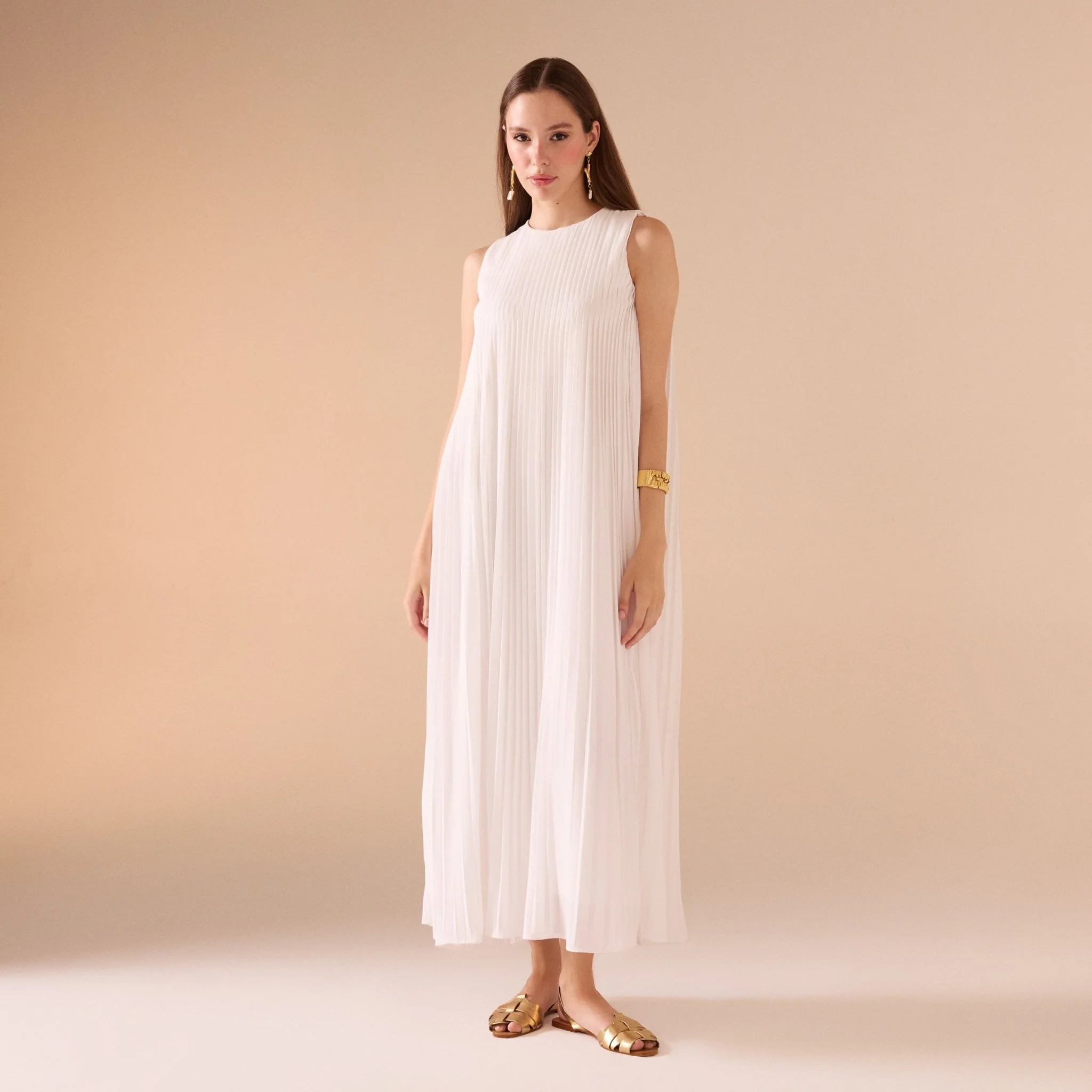 Sleeveless Crepe Pleated Dress - Image 9