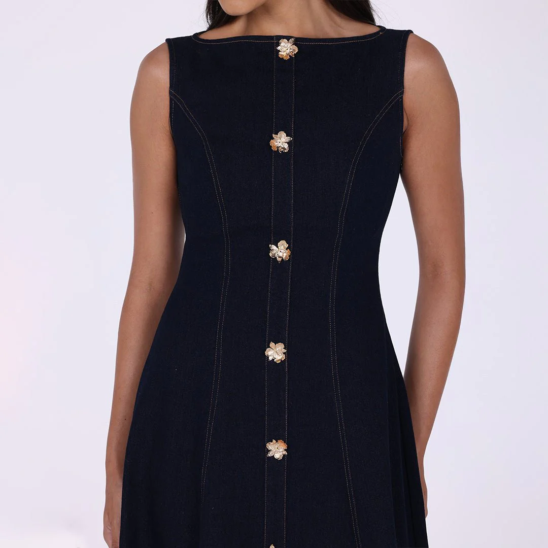 Sleeveless Denim A-Line Midi Dress with Decorative Buttons - Image 4