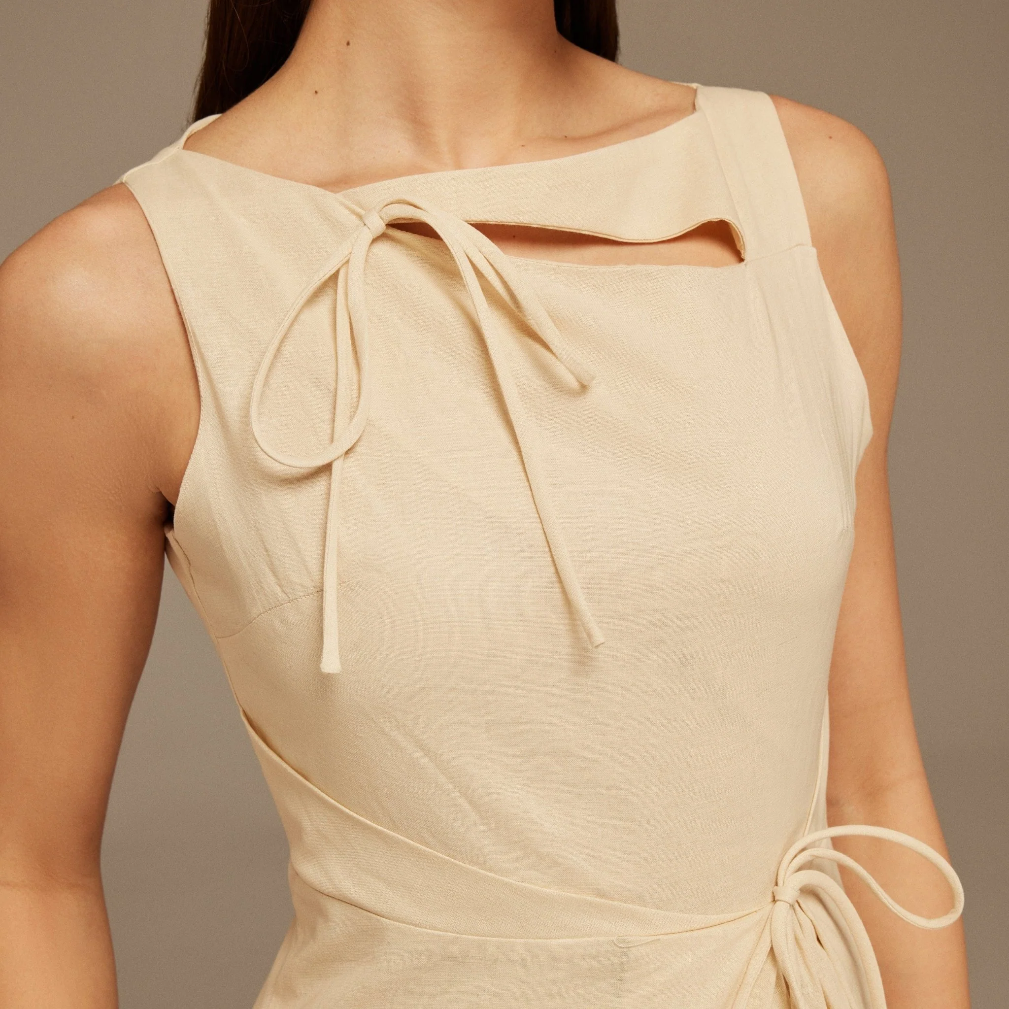 Beige Sleeveless Midi Dress With Decorative Bows - Image 3